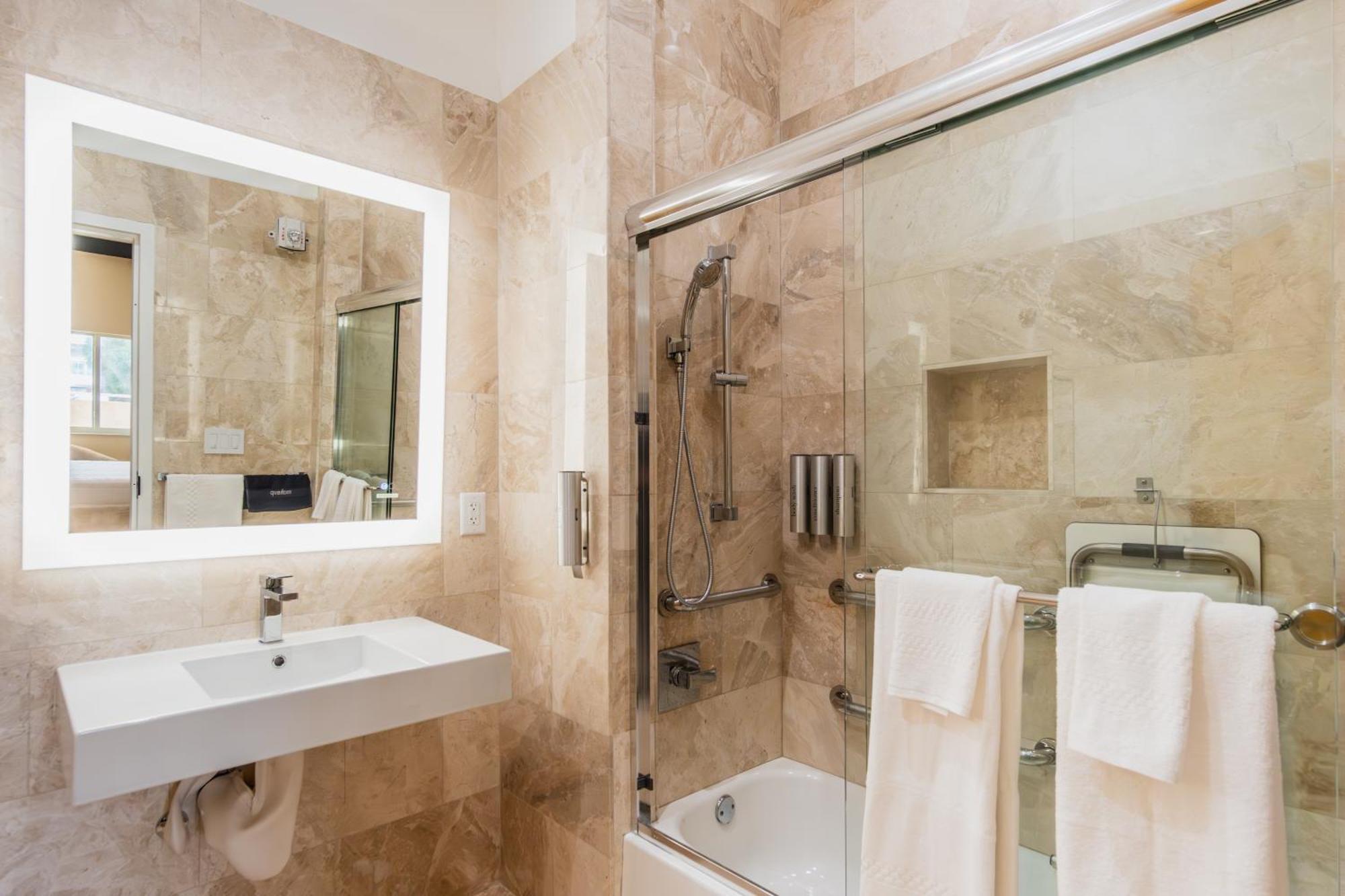 The Link South 4*