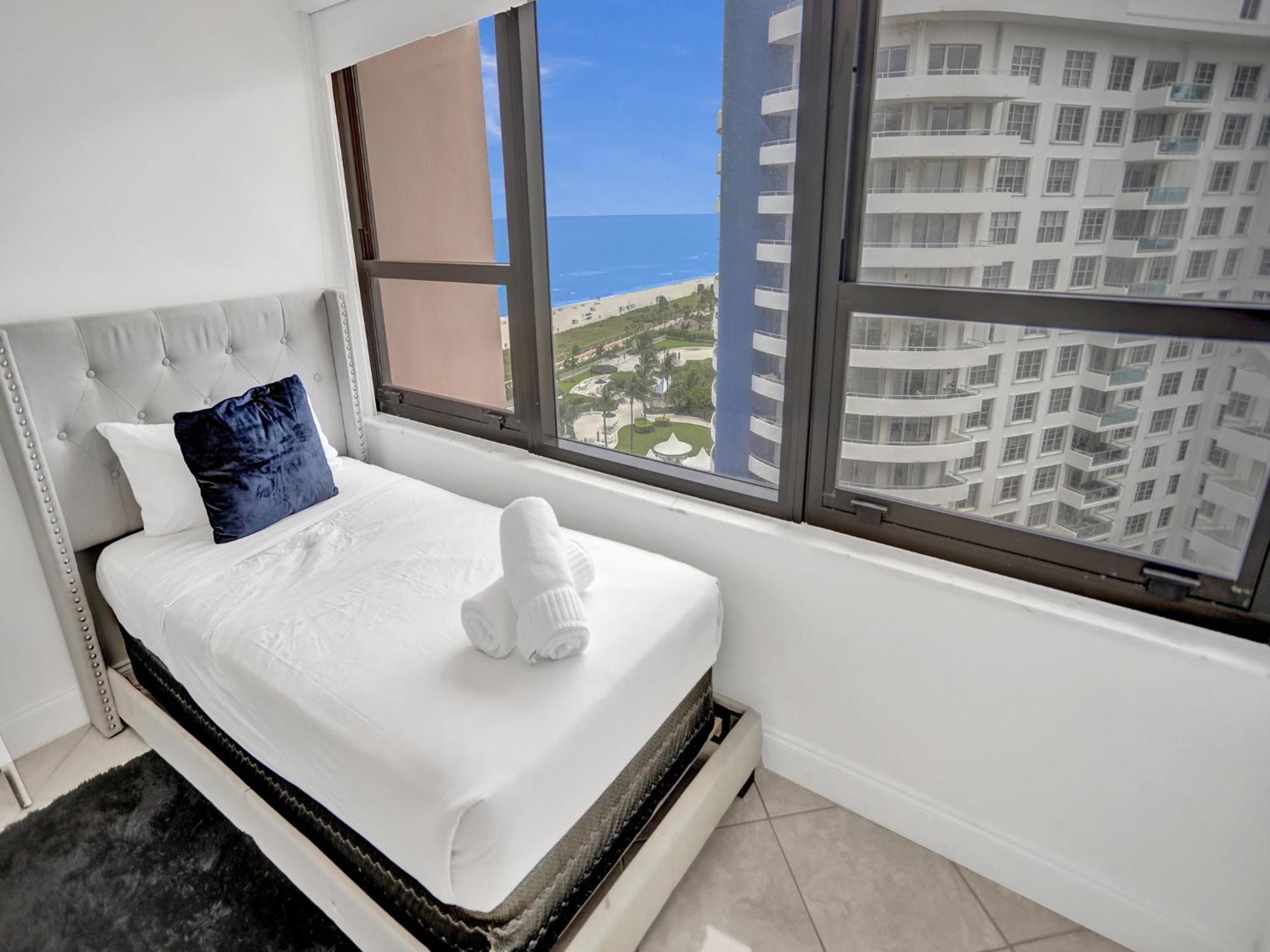 Spacious Ocean View Service 1507 *