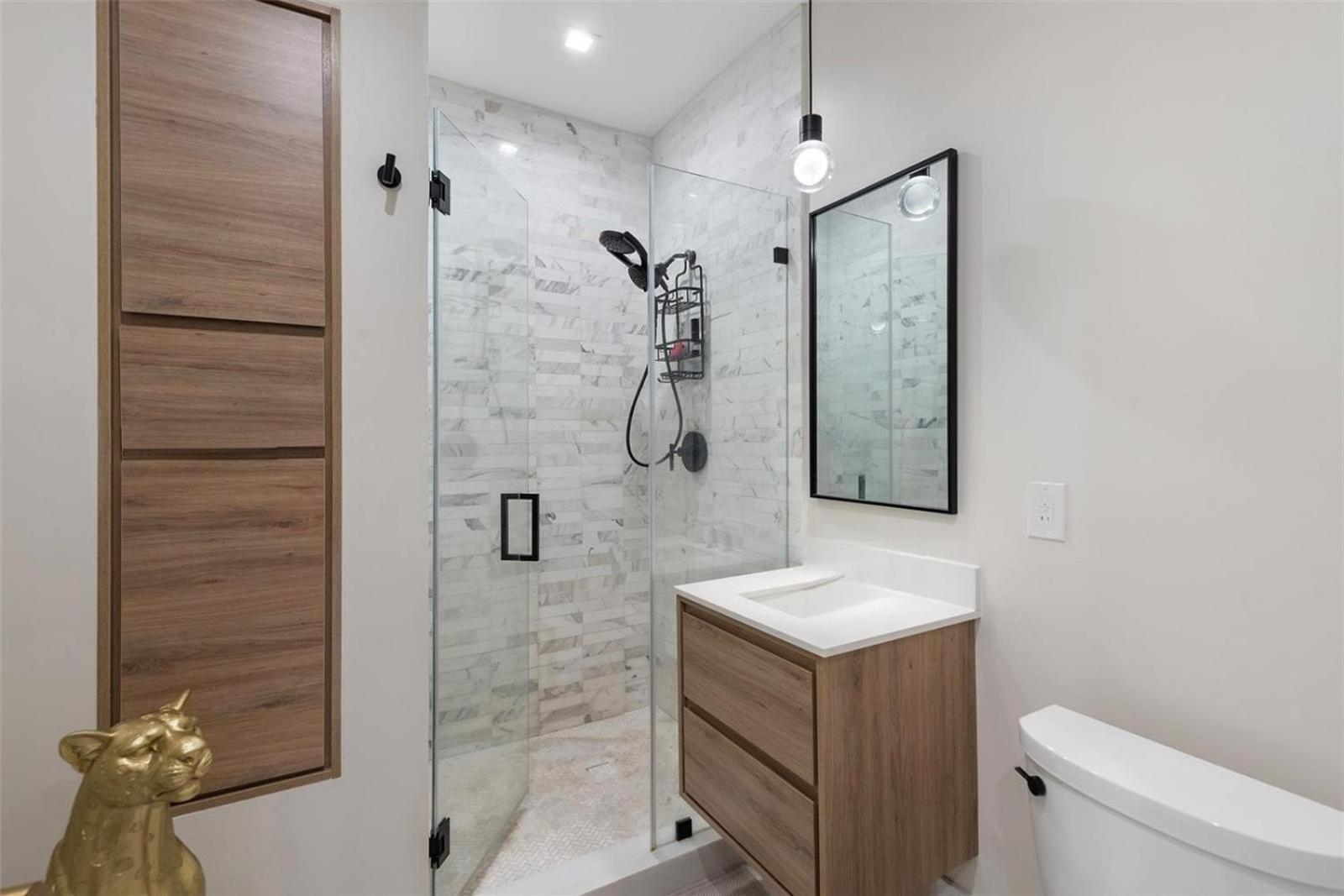 Spacious Corner Unit With Bay Views In * Miami Beach