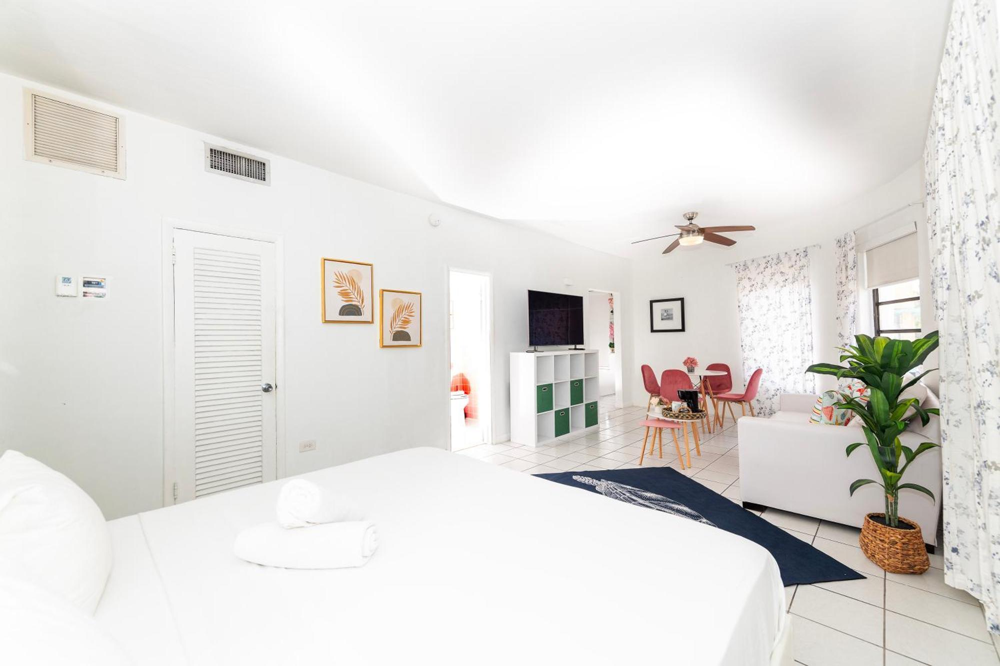 Art Deco Washingthon Apartment Miami Beach