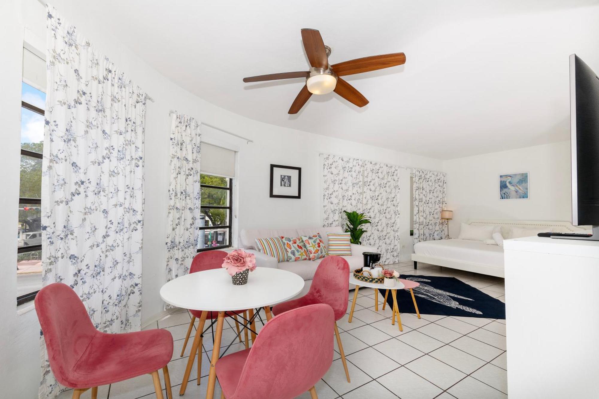 Art Deco Washingthon Apartment *