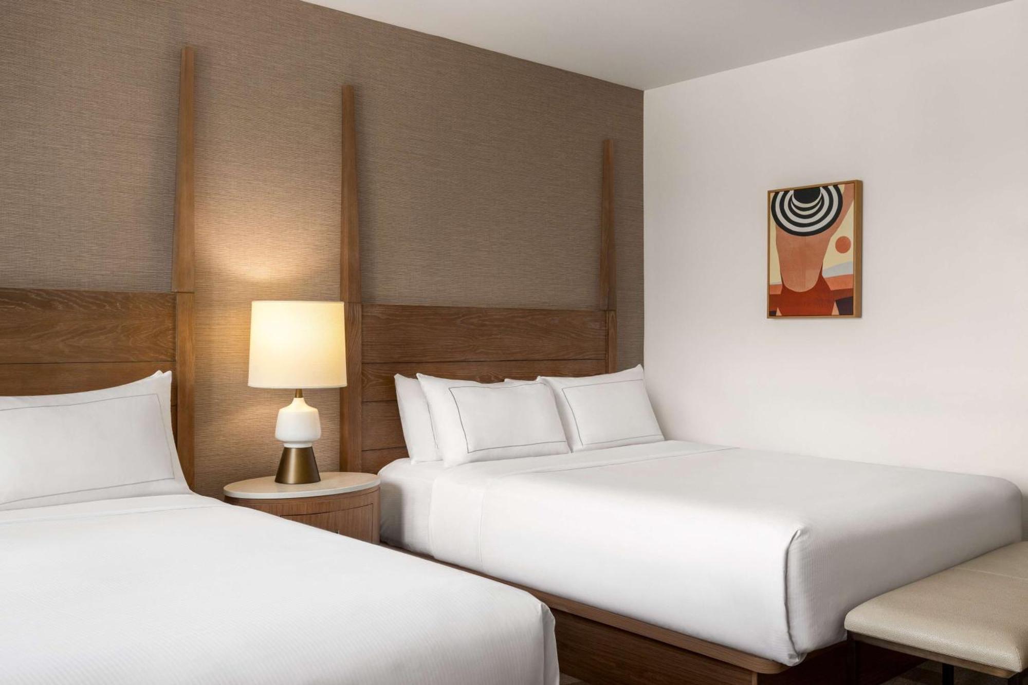 Hilton Miami Resort 4*