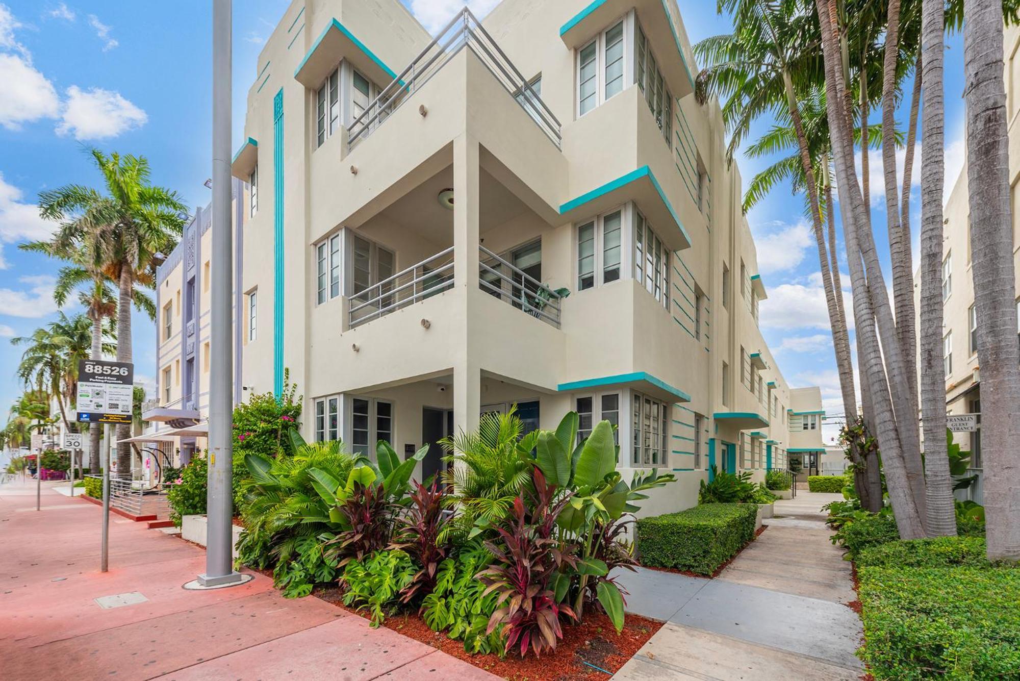 Luxuri * Miami Beach