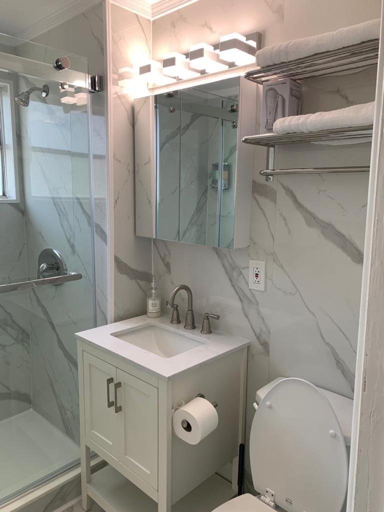 Bellamor Apts At 5th St Shopping Mall * Miami Beach