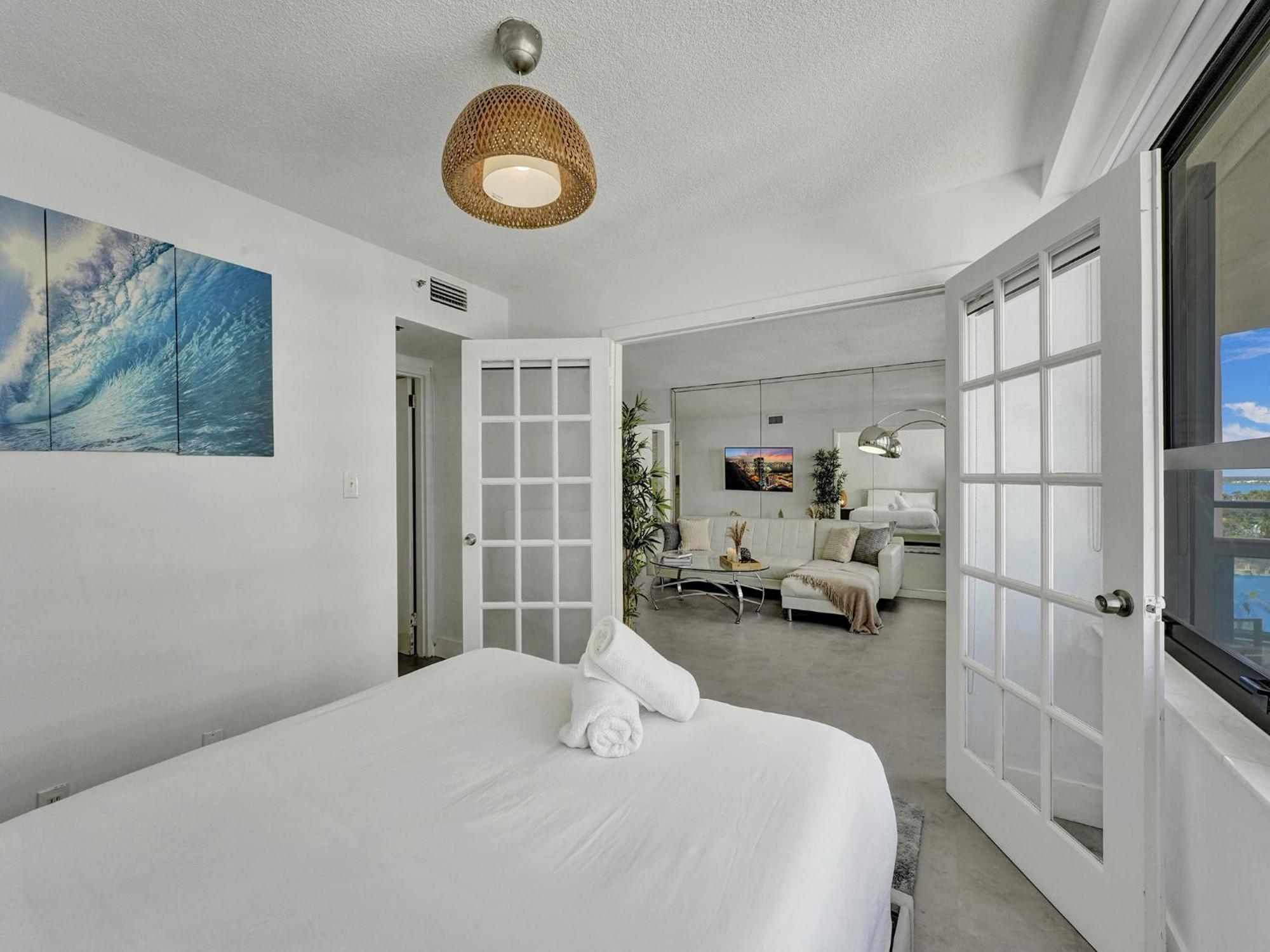 Apartment Cozy Beachfront W Service 1410 Miami Beach