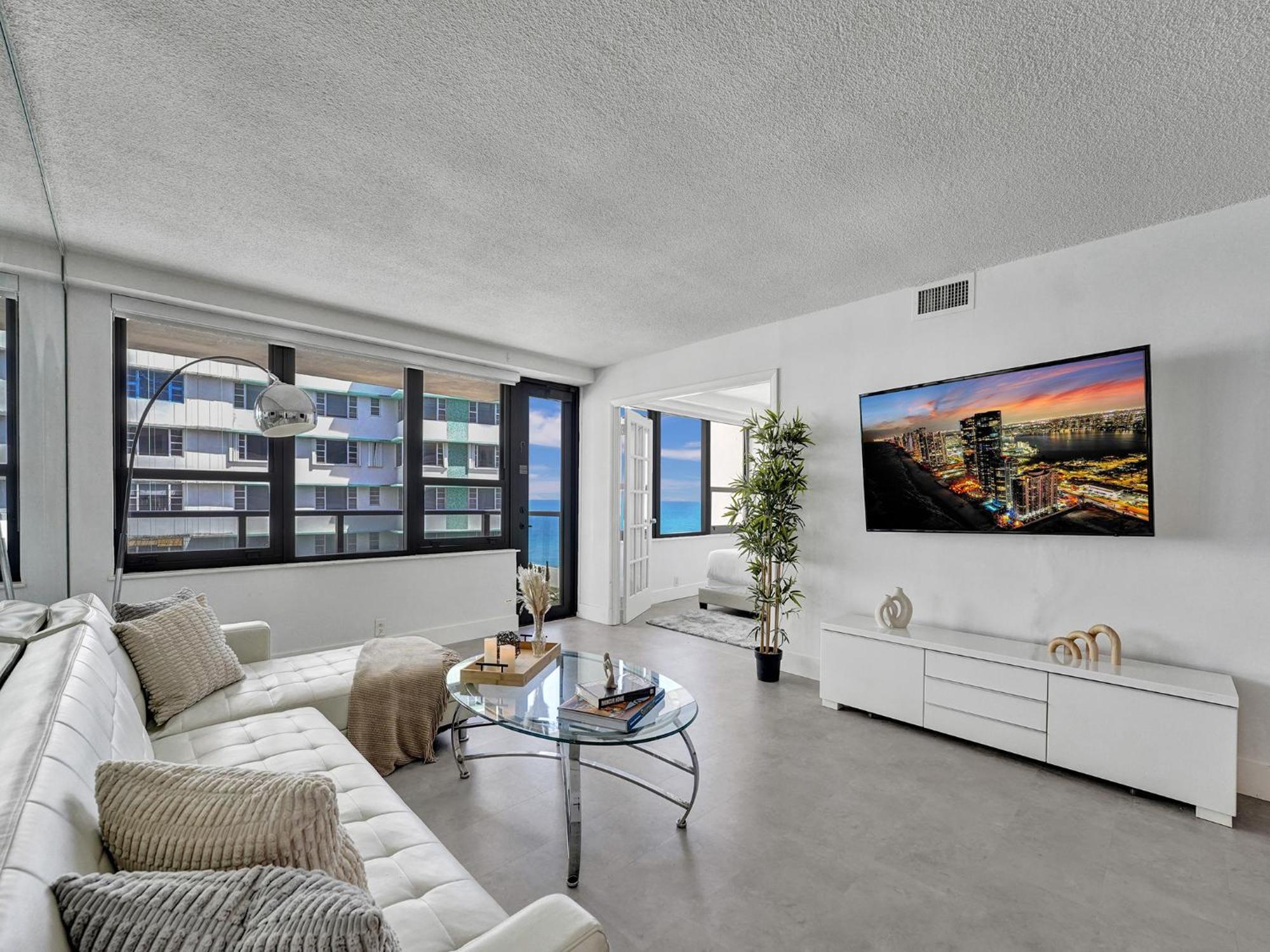 Cozy Beachfront W Service 1410