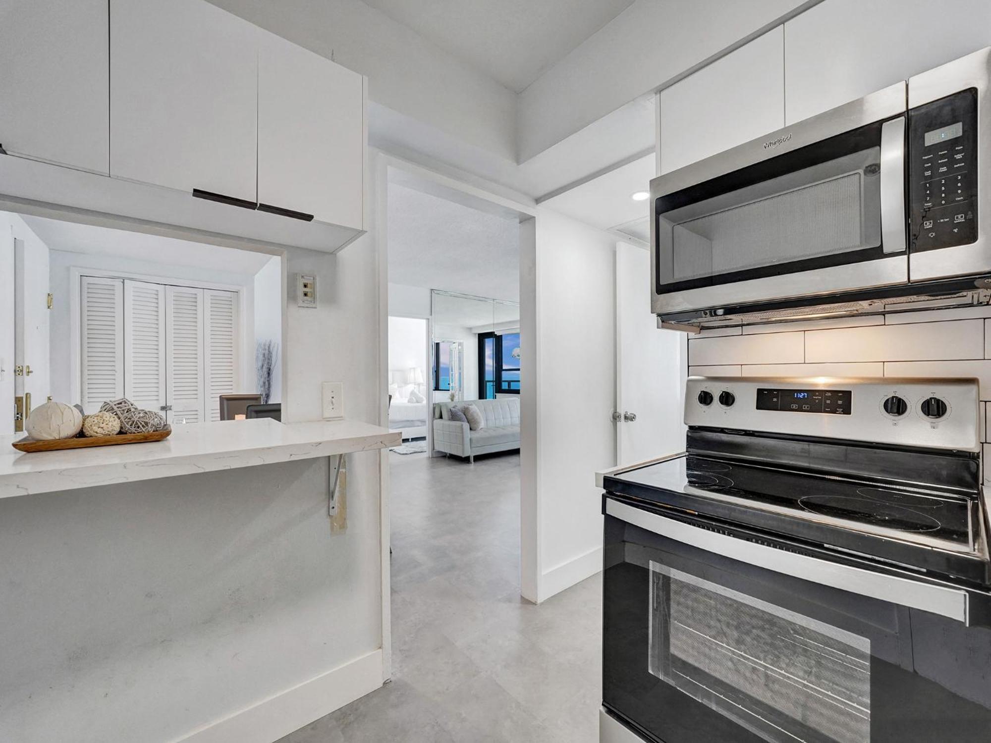 Cozy Beachfront W Service 1410 Apartment *