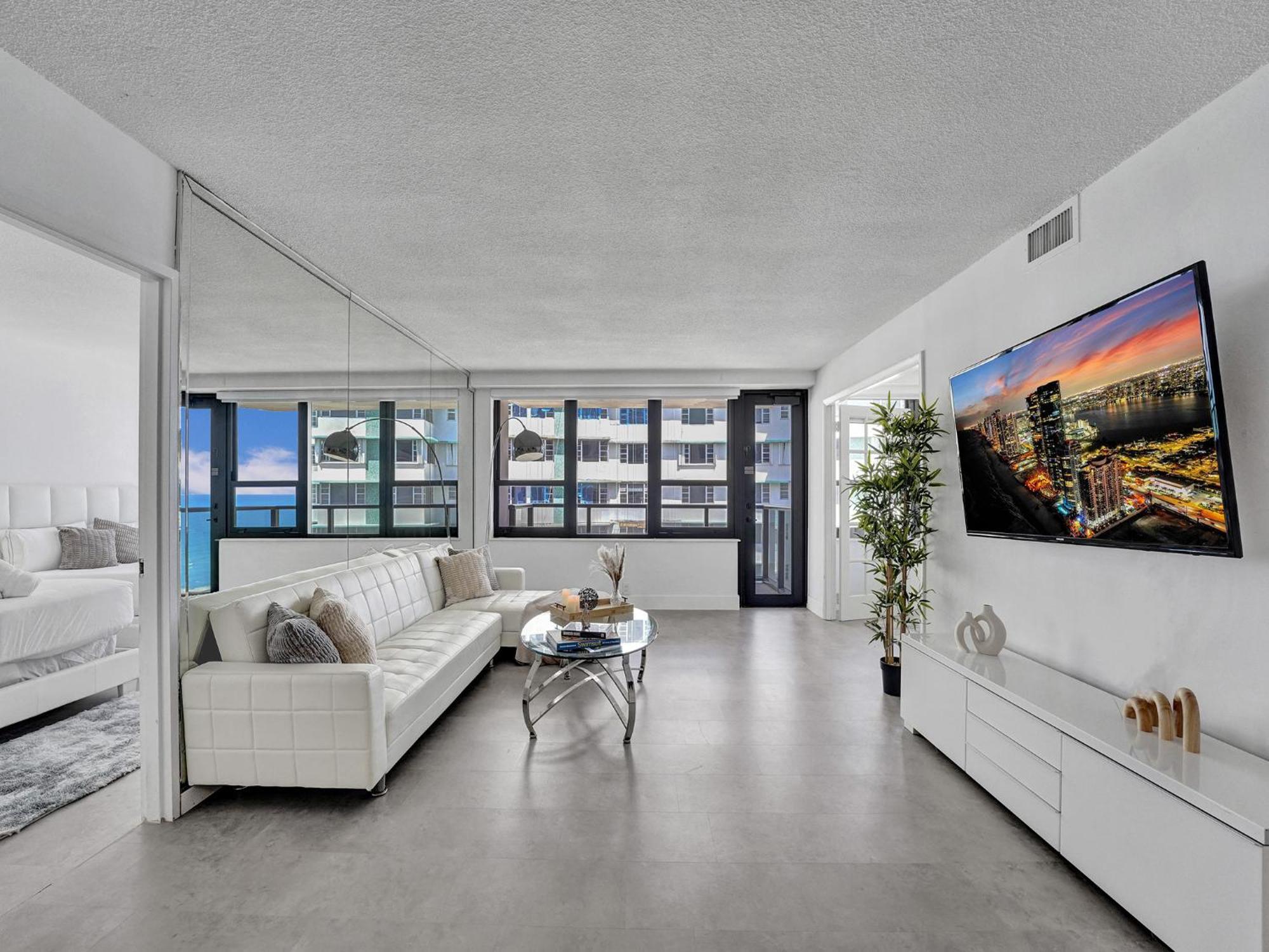 Apartment Cozy Beachfront W Service 1410 Miami Beach