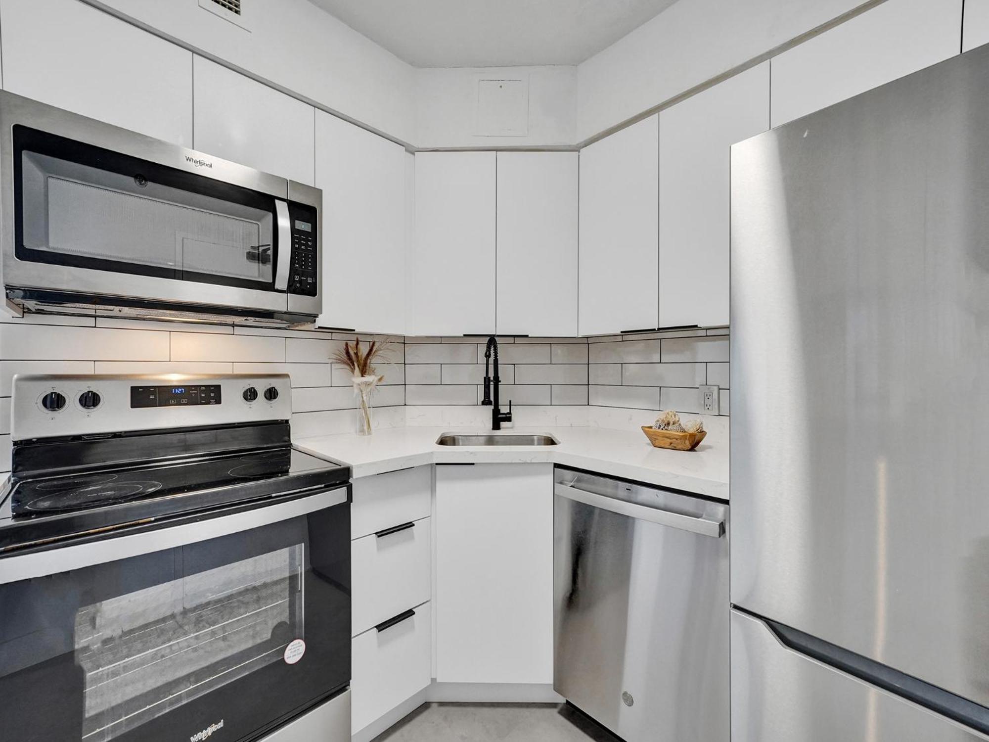 Cozy Beachfront W Service 1410