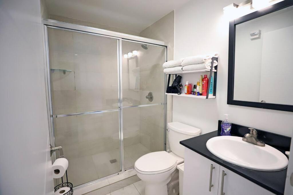 Apartment Family Pet Friendly 3 Minute Walk To Miami With Free Parking