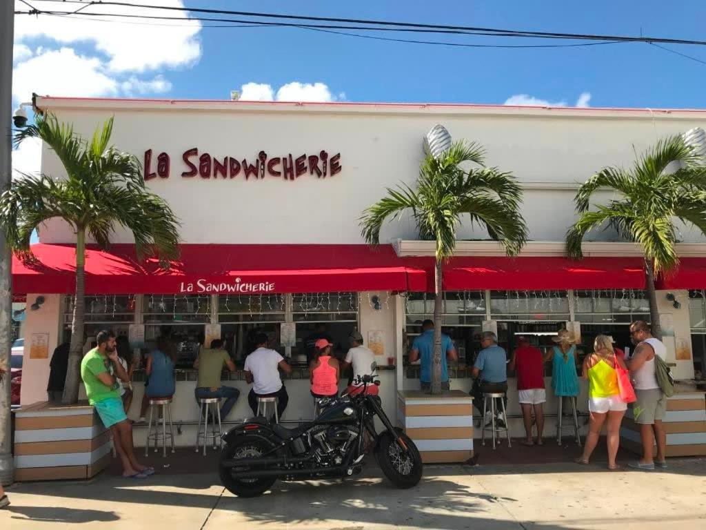 Apartment 2 Bedroom 3 Minute Walk To South & Ocean Drive