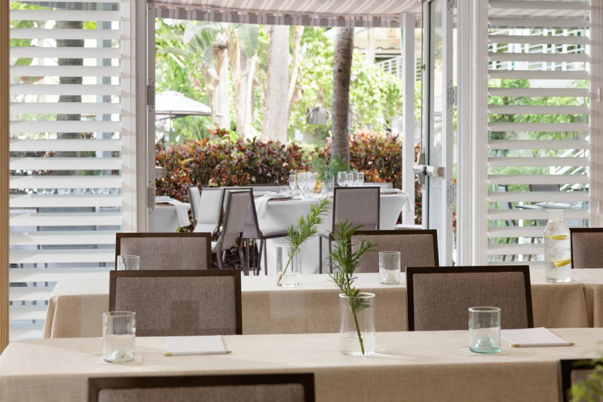 Kimpton Surfcomber By Ihg