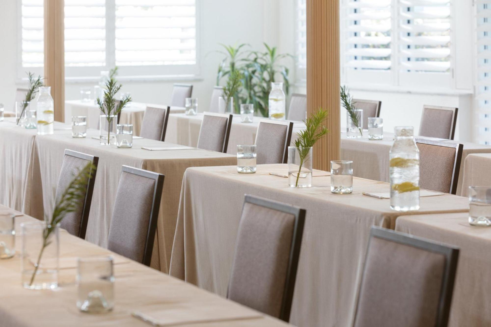 Kimpton Surfcomber By Ihg Resort Miami Beach