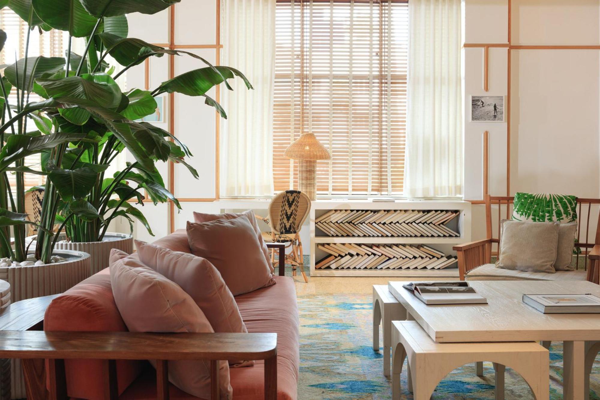 Kimpton Surfcomber By Ihg Resort