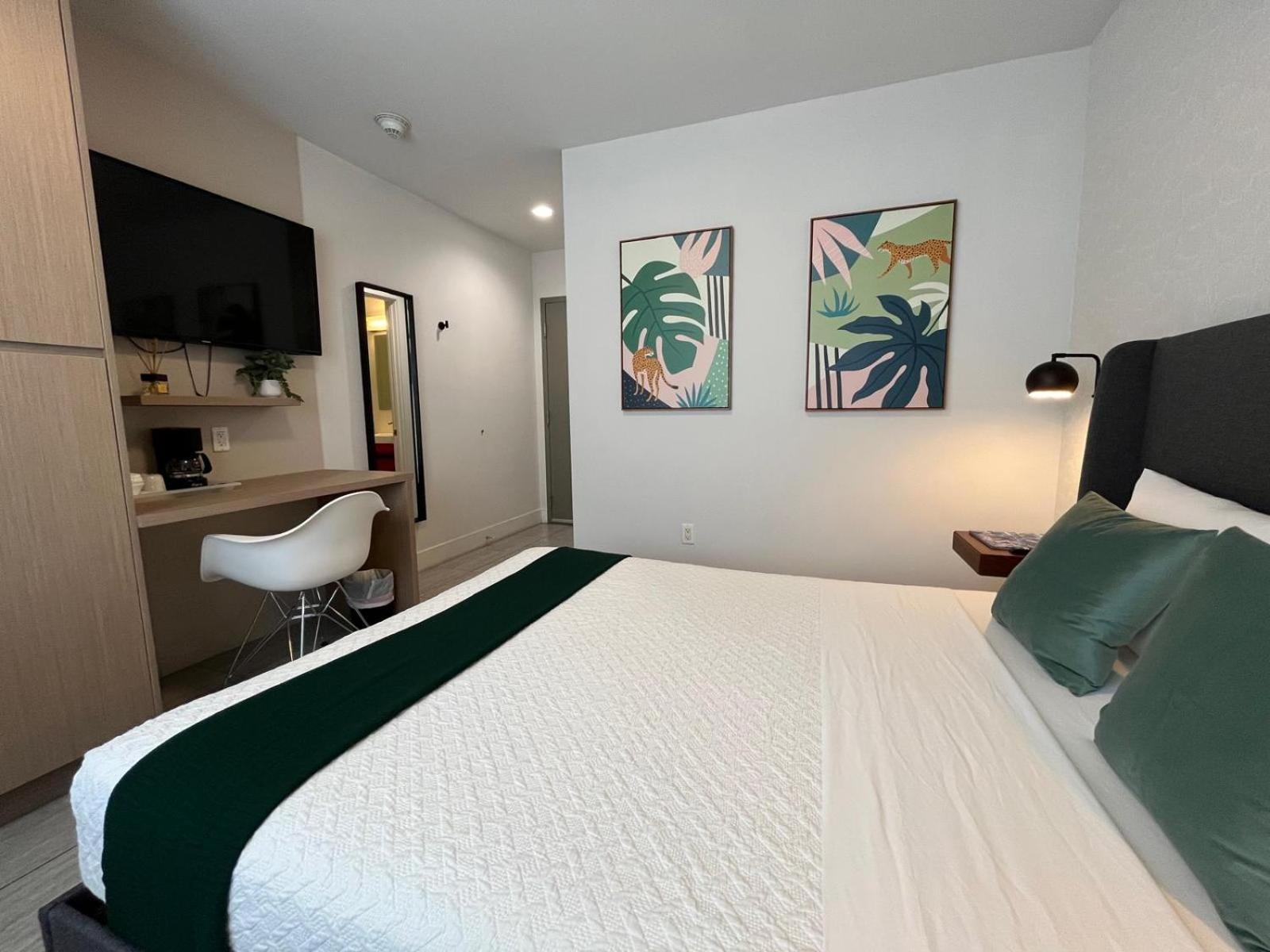 7130 Costa Boutique * Miami Beach