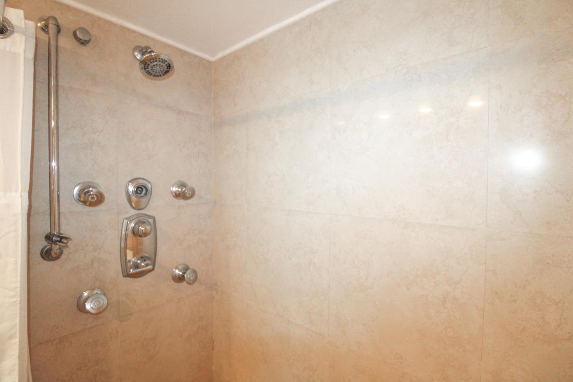 Castle L5 Oceanview Double-loft With Pool, Access, Tennis, Free Parking!