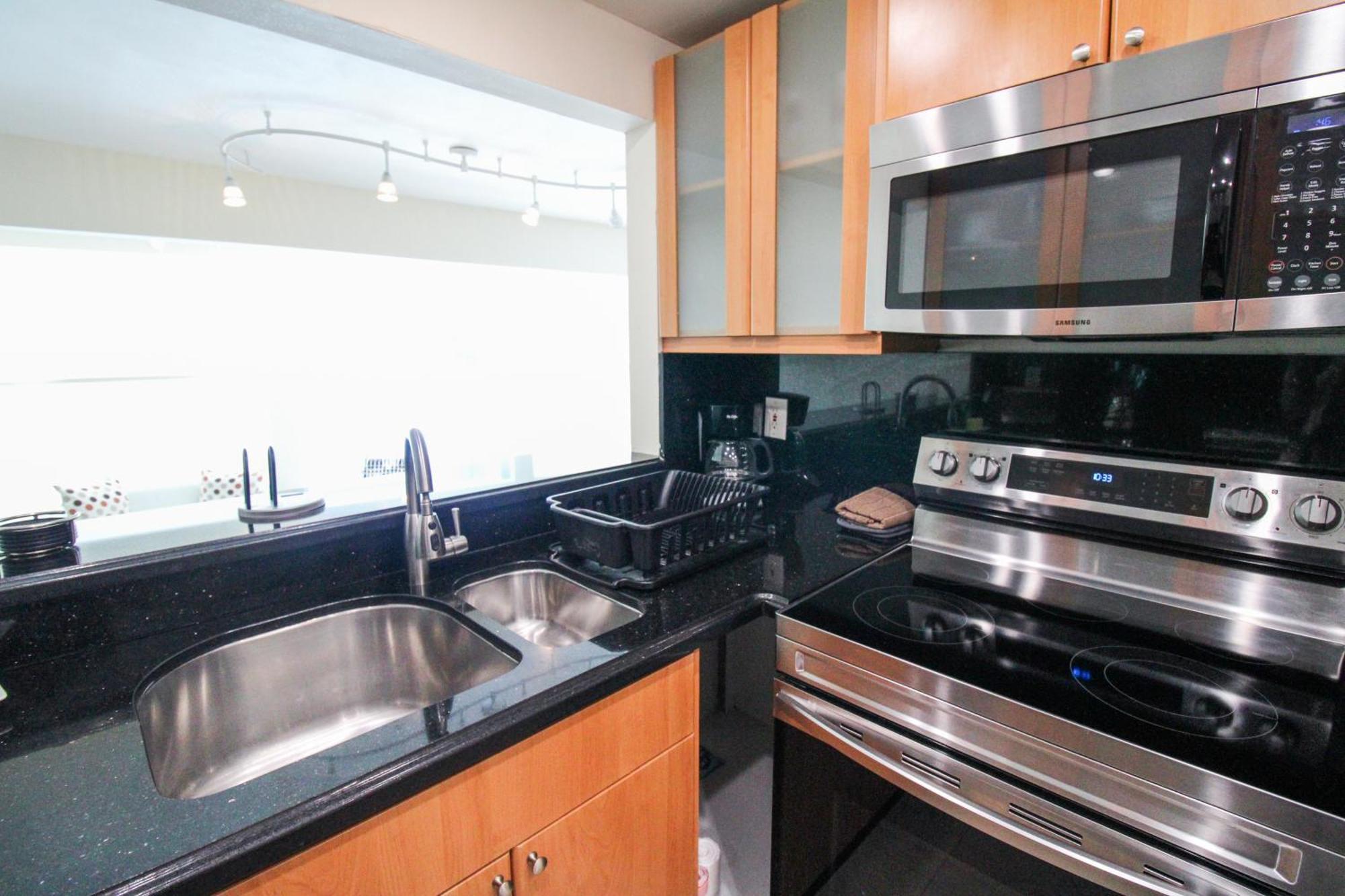 Castle L5 Oceanview Double-loft With Pool, Access, Tennis, Free Parking!