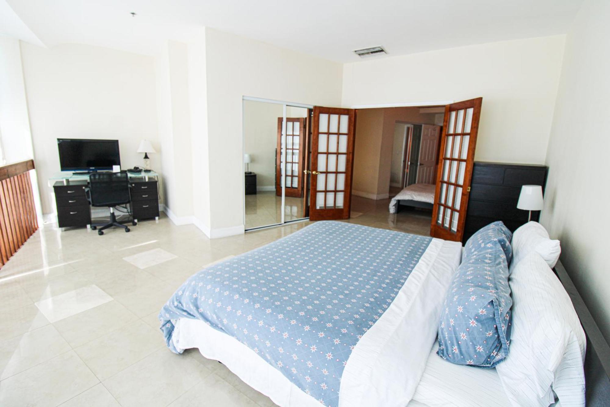 Castle L5 Oceanview Double-loft With Pool, Access, Tennis, Free Parking! Miami Beach