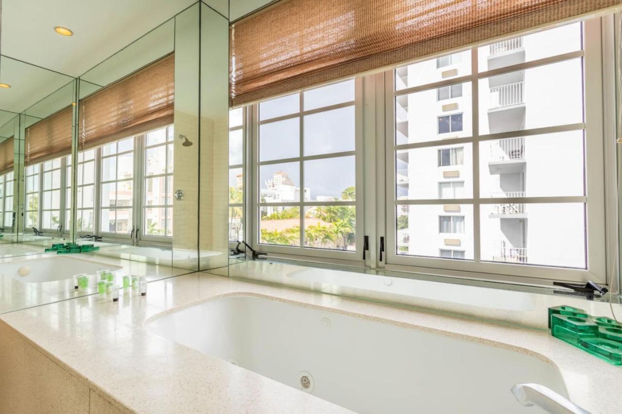 Luxury Large 1br At The Carlyle Sobe Sleeps 4 Holiday home Miami Beach