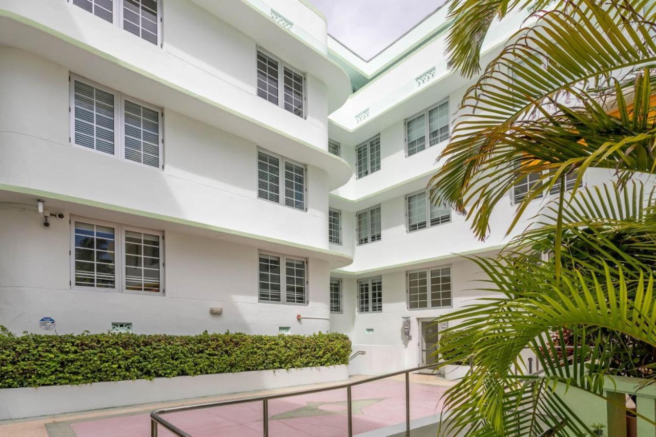 Luxury Large 1br At The Carlyle Sobe Sleeps 4 Holiday home Miami Beach
