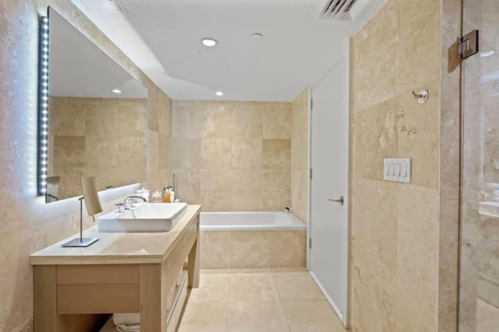1 5star 1br-1ba Beachfront W-balcony *