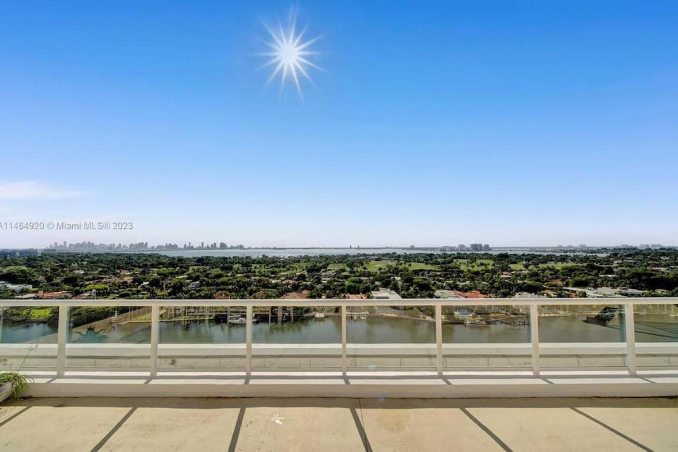 Exquisite 3b Penthouse W Huge Overlooking Terrace Holiday home Miami Beach