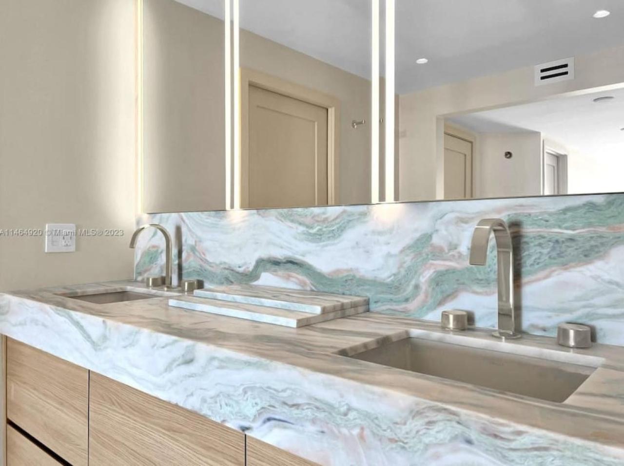 Exquisite 3b Penthouse W Huge Overlooking Terrace Holiday home *