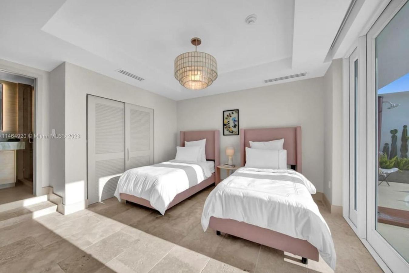 Exquisite 3b Penthouse W Huge Overlooking Terrace Holiday home *