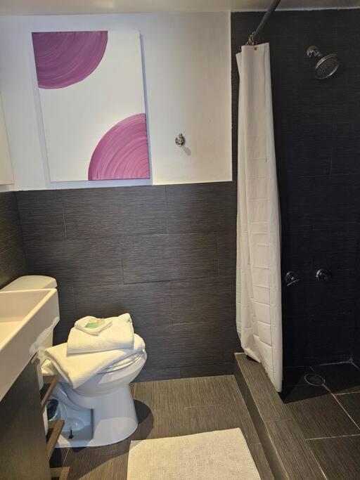 Great 1bedroom Renovated 1 Minute From The Beach
