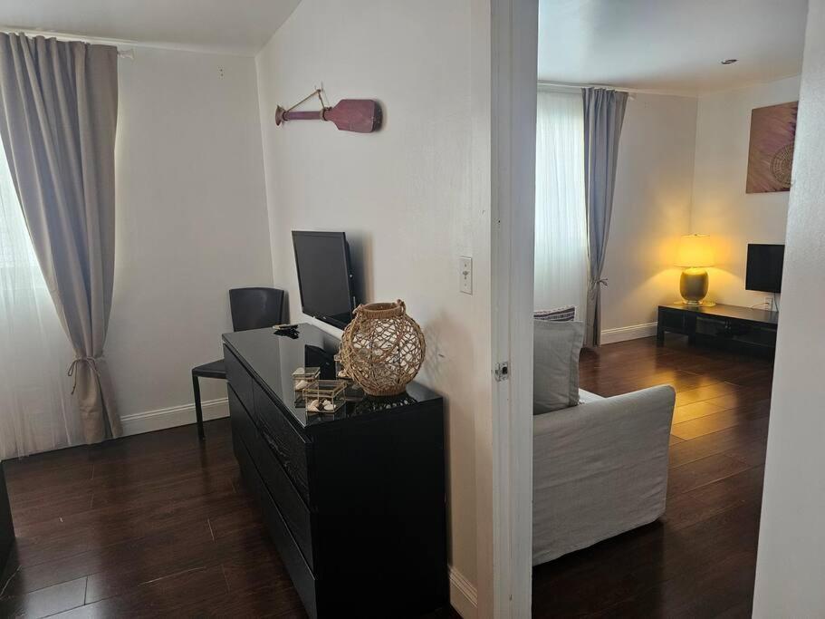Great 1bedroom Renovated 1 Minute From The Beach Apartment