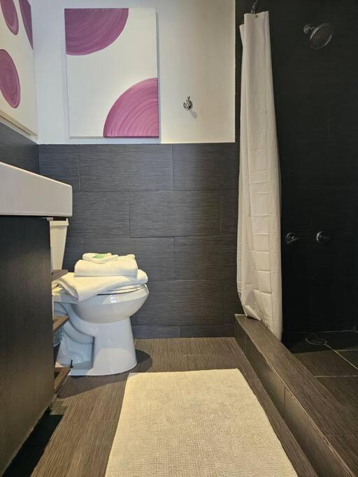 Great 1bedroom Renovated 1 Minute From The Beach