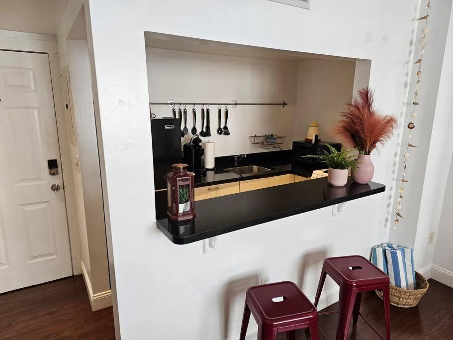 Great 1bedroom Renovated 1 Minute From The Beach Miami Beach