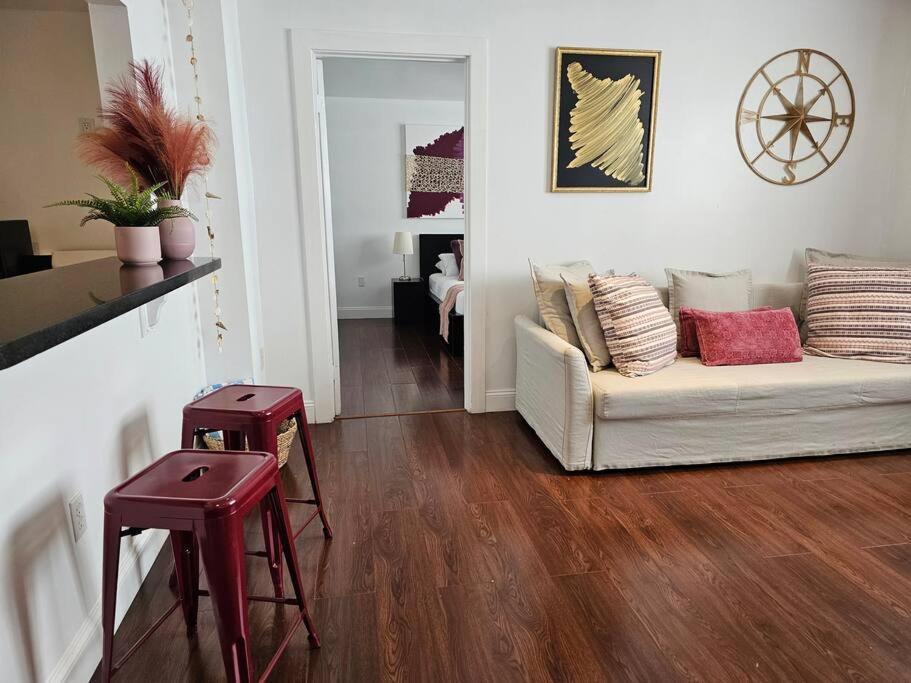 Great 1bedroom Renovated 1 Minute From The Beach