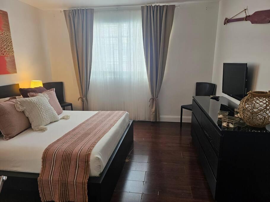 Great 1bedroom Renovated 1 Minute From The Beach Apartment *