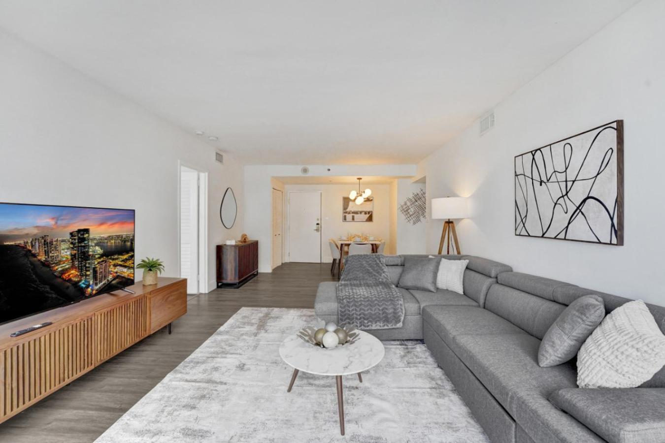 Beautiful Oceanside Retreat With Service 1606 * Miami Beach