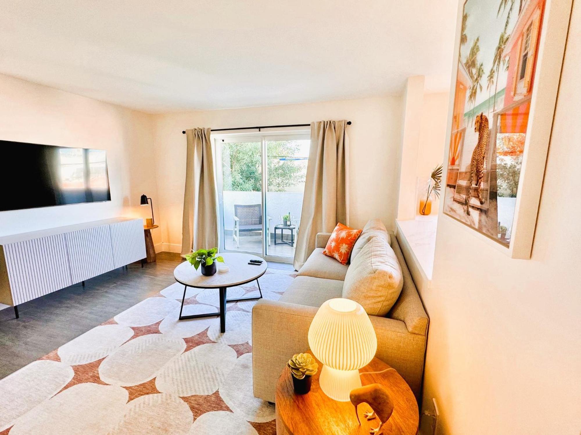 Homey Haven In Vibrant South Miami Beach