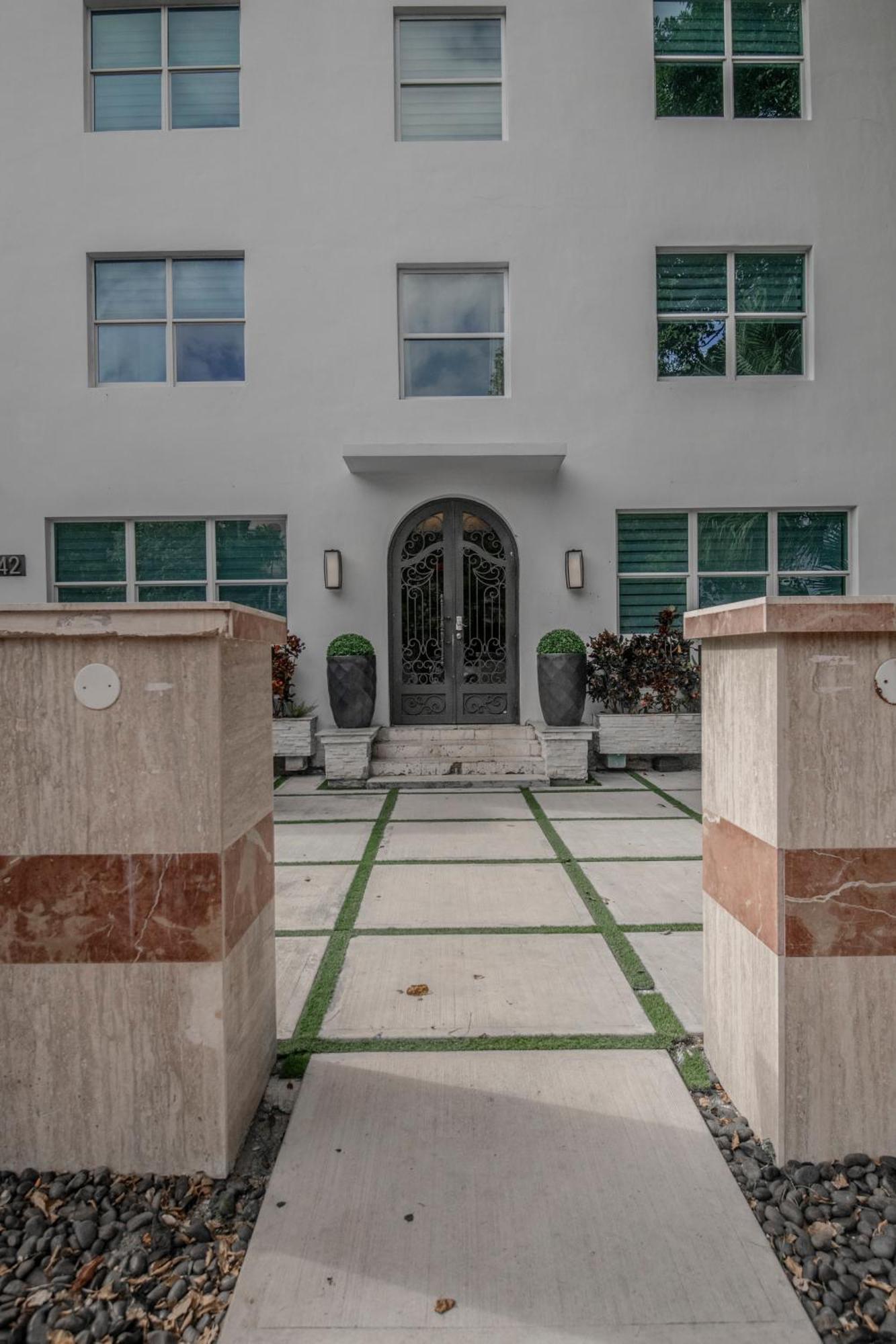 Renzzi On The 3* Miami Beach