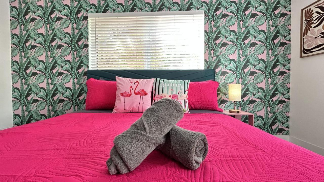 Flamingo Dreams Chic South Getaway * Miami Beach