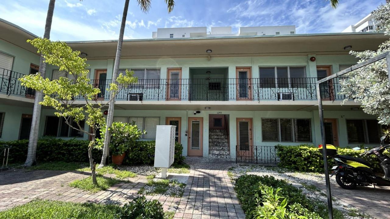 Flamingo Dreams Chic South Getaway Apartment