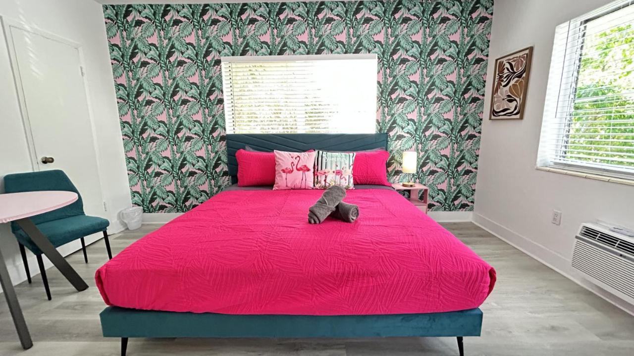 Flamingo Dreams Chic South Getaway Apartment