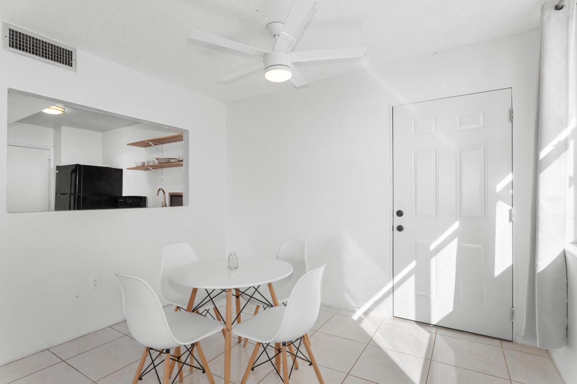 Bay Harbor Sunset 5c Apartment