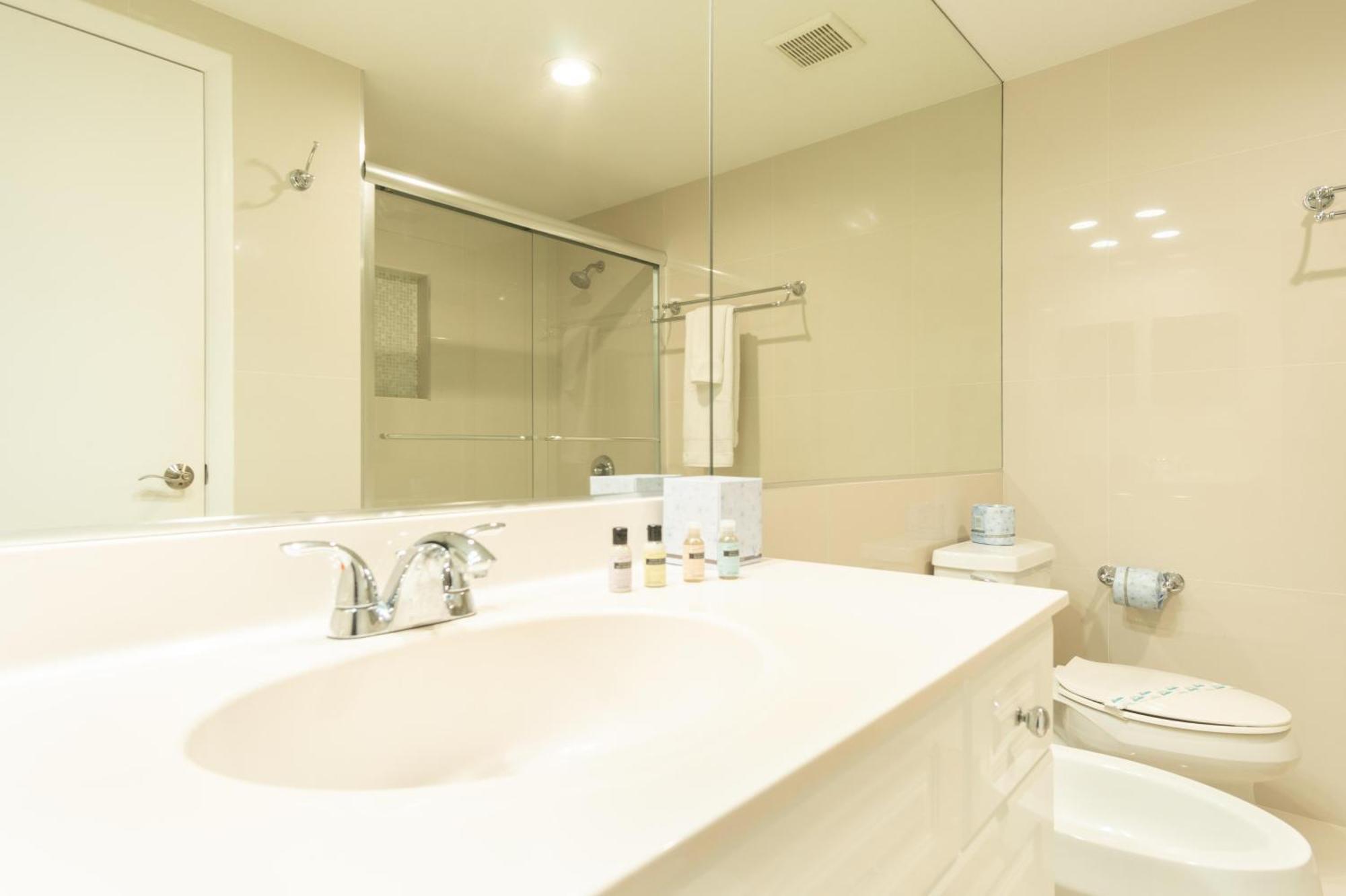 Golden Bay 73 Miami Beach