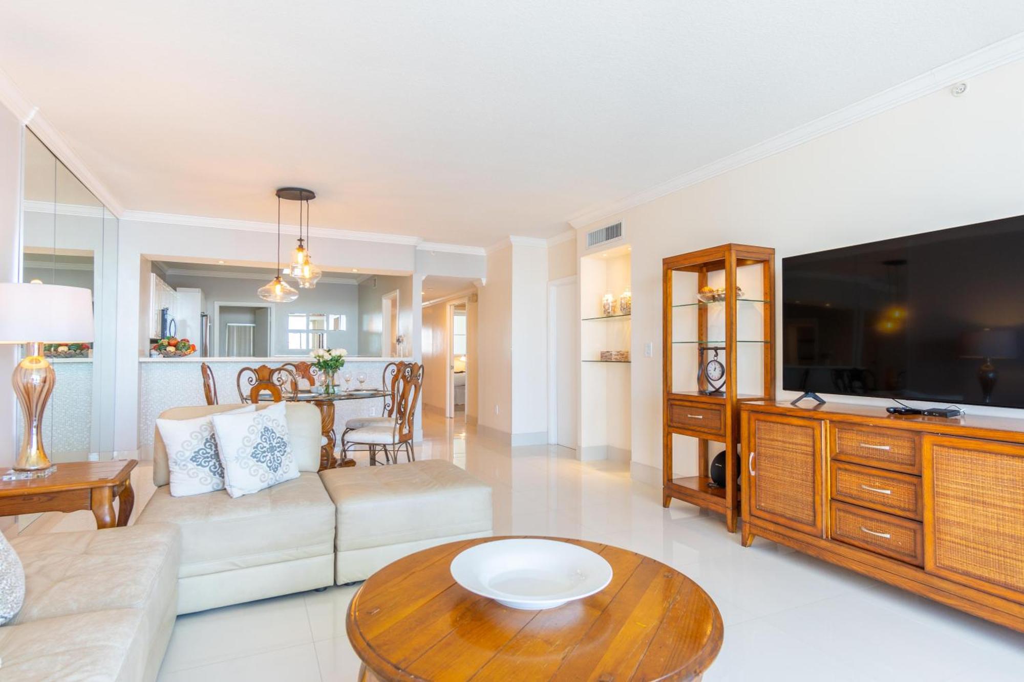 Golden Bay 73 * Miami Beach