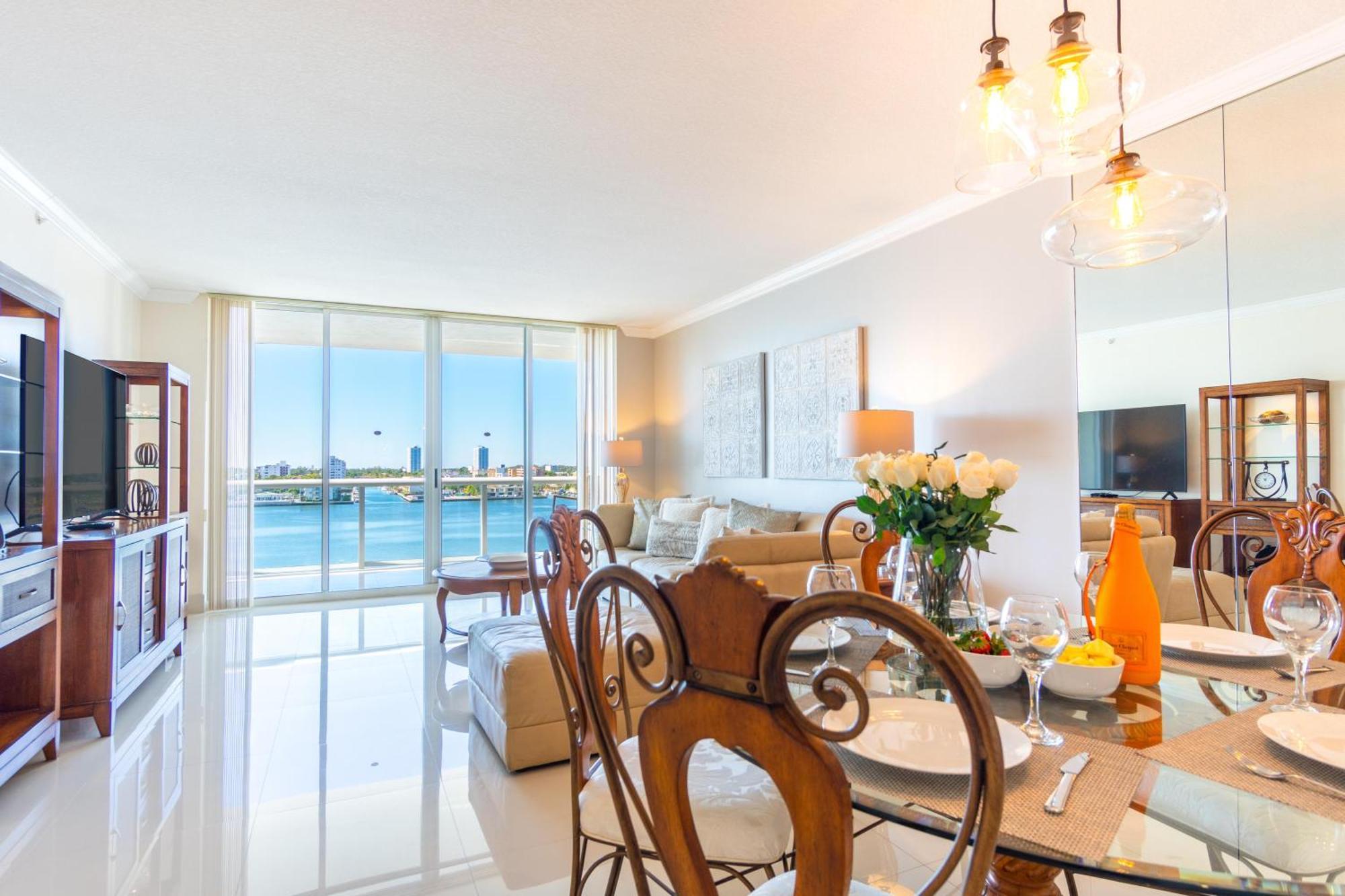 Golden Bay 73 * Miami Beach