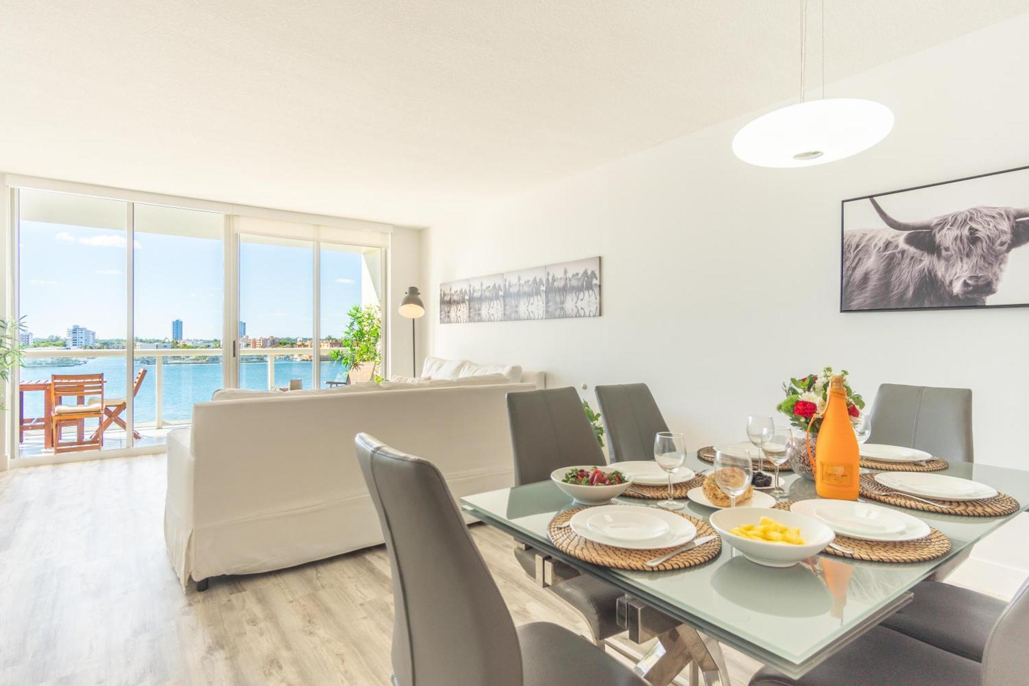 Golden Bay 66 Apartment *