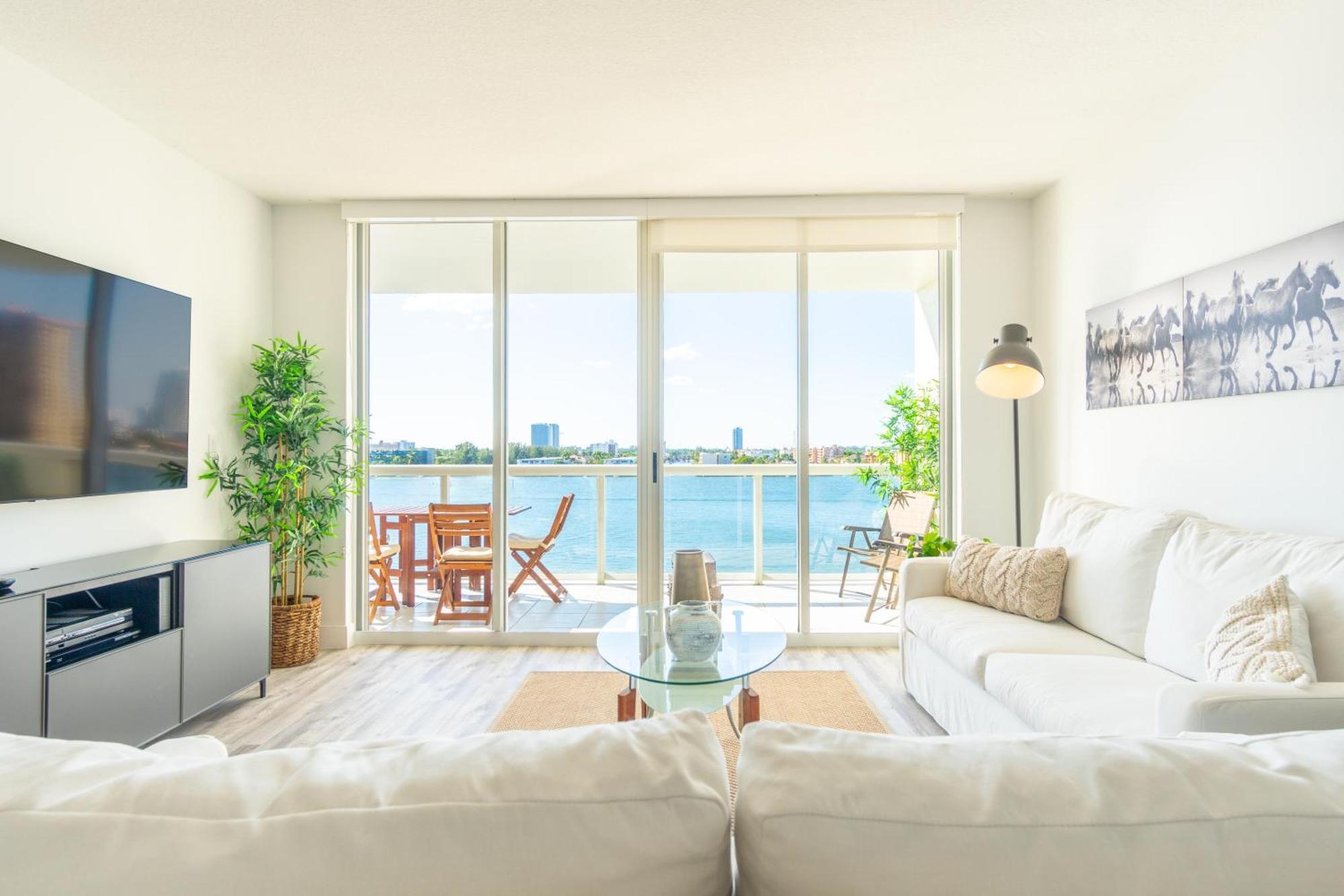 Golden Bay 66 Miami Beach