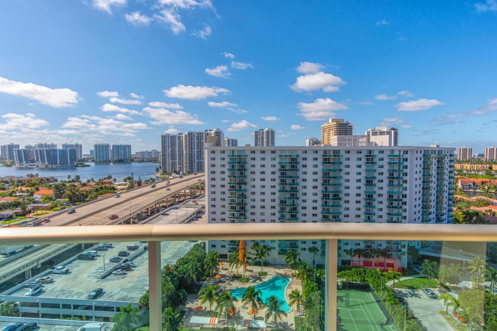Ocean Reserve P6 * Miami Beach