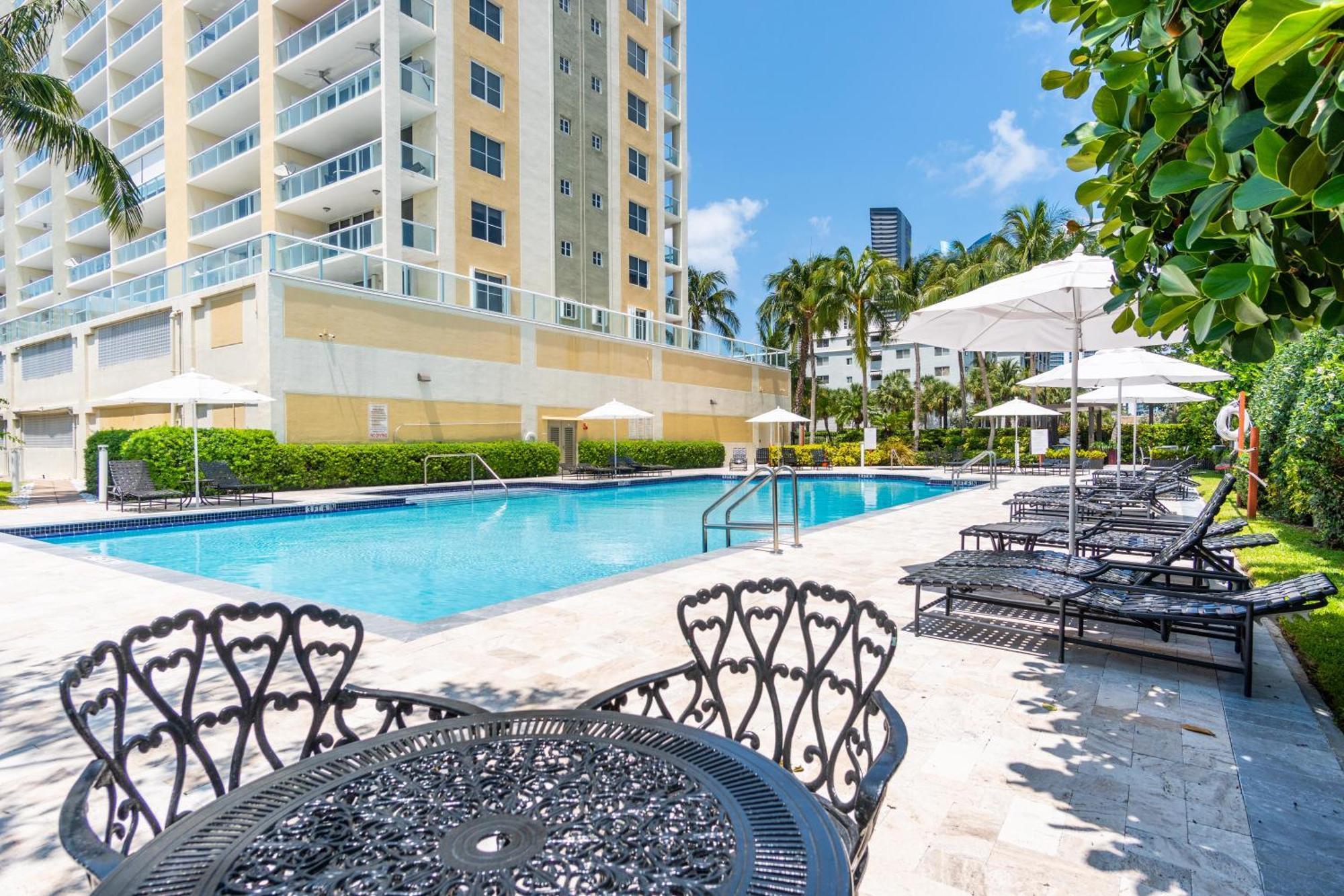 Golden Bay 56 Miami Beach