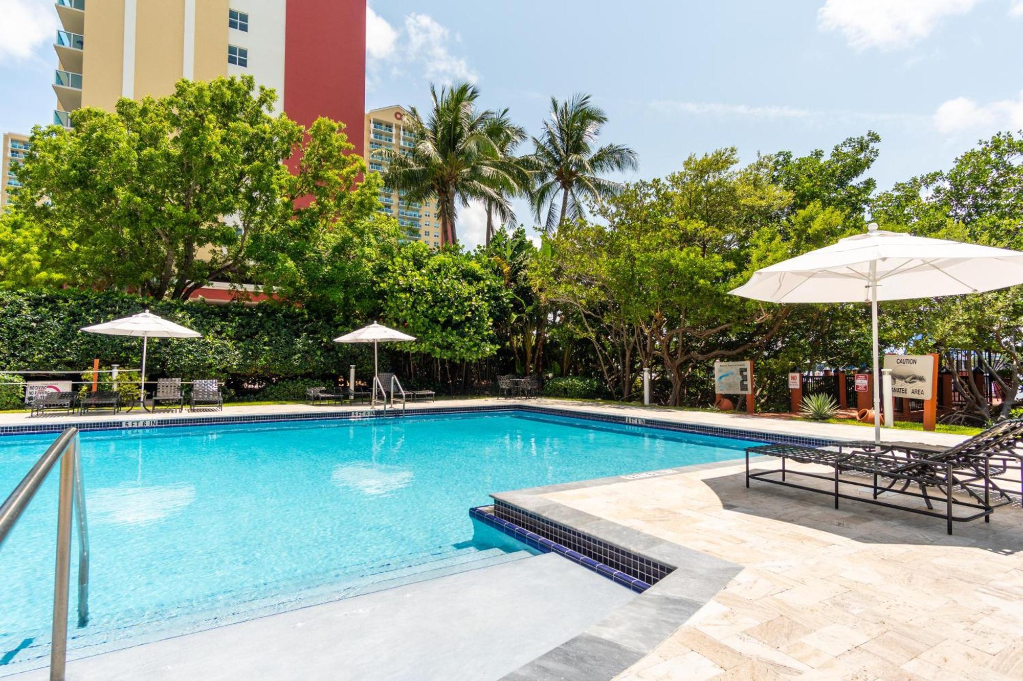 Golden Bay 56 * Miami Beach