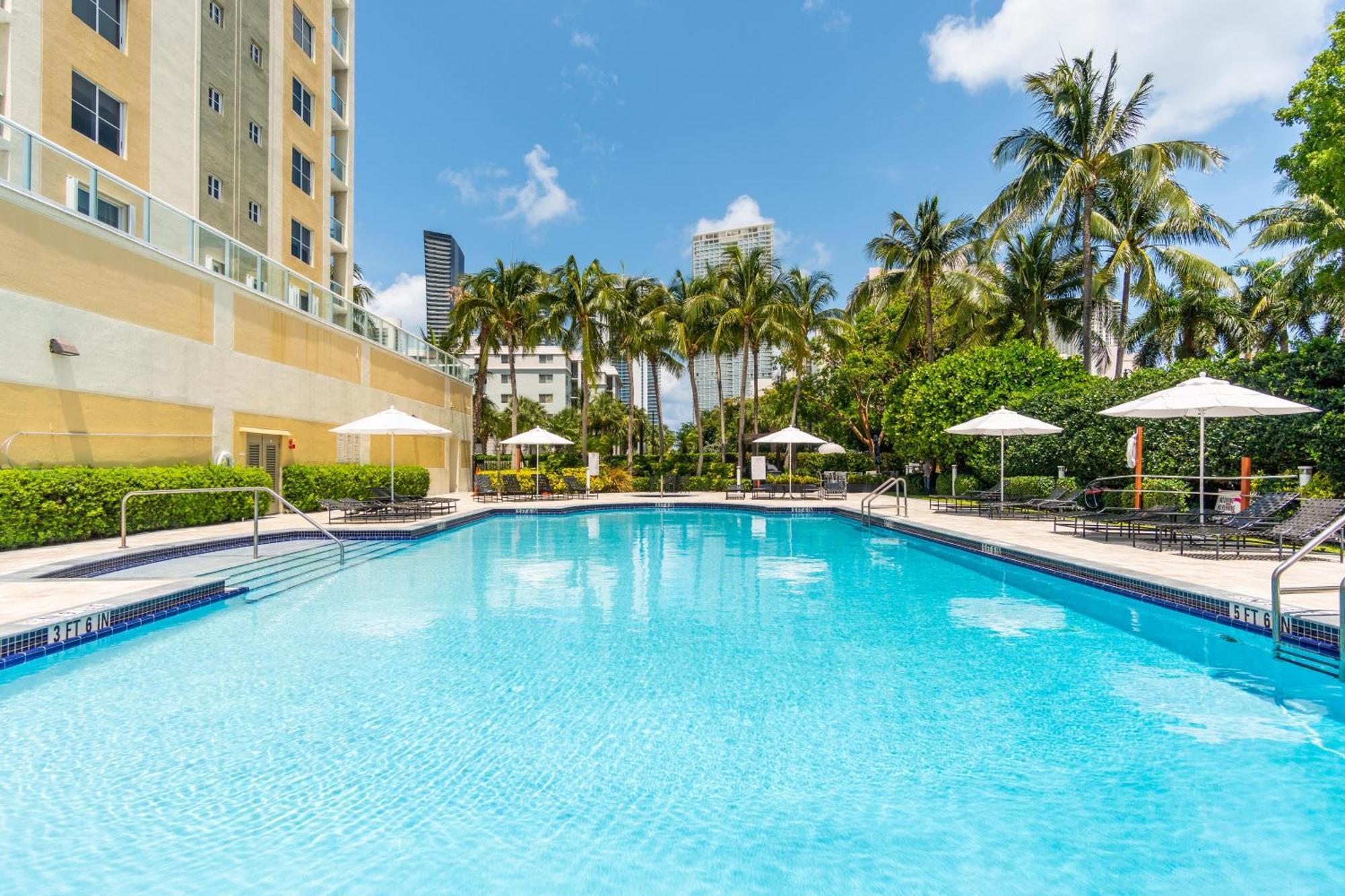 Golden Bay 58 * Miami Beach